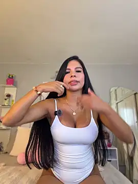 Elara Luxe online show from May 15, 9:46 pm