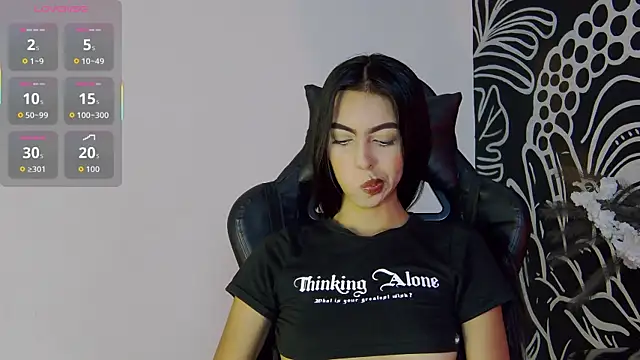 Snapshot of Mia_Gloww_ chatting on April 24, 8:22 pm Mia Gloww online show from April 24, 8:22 pm