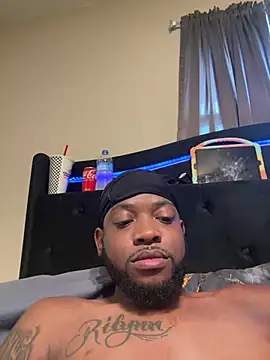 Snapshot of blackdiesel0 chatting on April 30, 7:32 pm blackdiesel0 online show from April 30, 7:32 pm