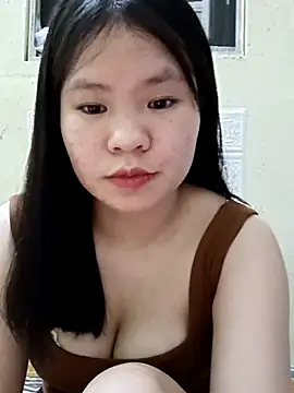 Snapshot of Seraphinahh chatting on May 1, 3:39 pm Seraphinahh online show from May 1, 3:39 pm
