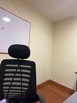 Selene  Ferrer online show from April 16, 9:39 pm