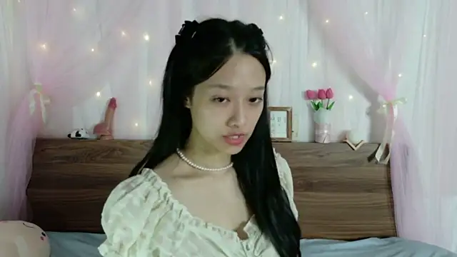 Snapshot of shy_pink_doll chatting on July 26, 3:52 pm shy pink doll online show from July 26, 3:52 pm
