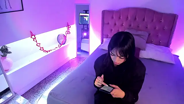 Antonella Bratzz4 online show from April 28, 8:24 pm