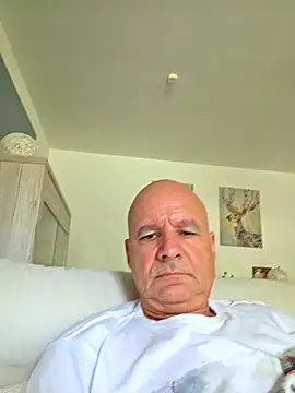 mannohmann5 online show from June 18, 3:28 pm