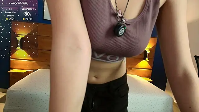 Snapshot of lily_reeds chatting on June 4, 7:40 pm lily reeds online show from June 4, 7:40 pm