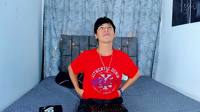 Snapshot of IhanKing chatting on June 11, 7:00 pm IhanKing online show from June 11, 7:00 pm