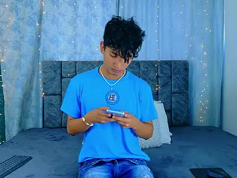 IhanKing online show from May 24, 6:52 pm