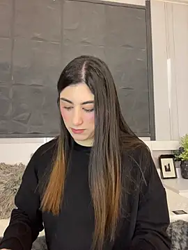 Snapshot of evelyn_hills chatting on July 3, 3:29 pm evelyn hills online show from July 3, 3:29 pm
