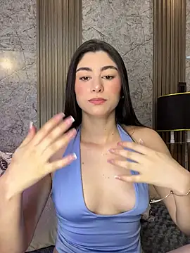 Snapshot of evelyn_hills chatting on June 11, 3:20 pm evelyn hills online show from June 11, 3:20 pm