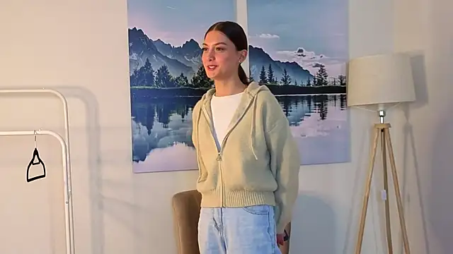 NatashaRieker online show from April 15, 9:37 am