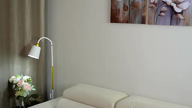 RenateVashaw online show from April 20, 7:44 am