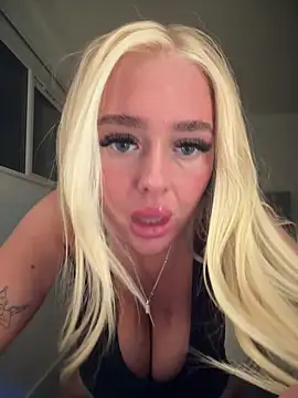 Vanillaheavennn online show from April 13, 8:46 pm