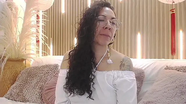 Snapshot of Velvet_Curly chatting on June 29, 12:38 pm Velvet Curly online show from June 29, 12:38 pm