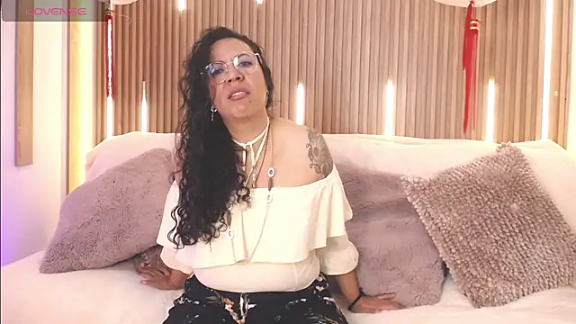 Snapshot of Velvet_Curly chatting on June 11, 12:35 pm Velvet Curly online show from June 11, 12:35 pm