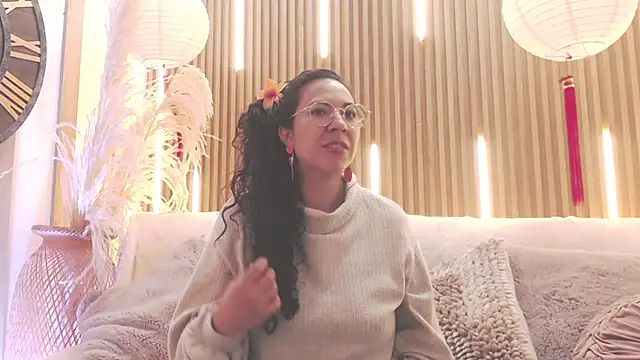 Snapshot of Velvet_Curly chatting on June 15, 12:16 pm Velvet Curly online show from June 15, 12:16 pm