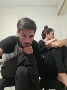 catsqueens online show from April 15, 4:07 am