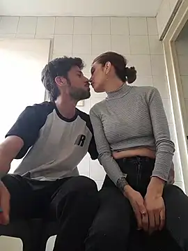 catsqueens online show from April 15, 5:50 pm