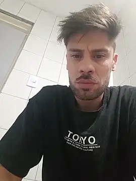 catsqueens online show from April 19, 4:13 am