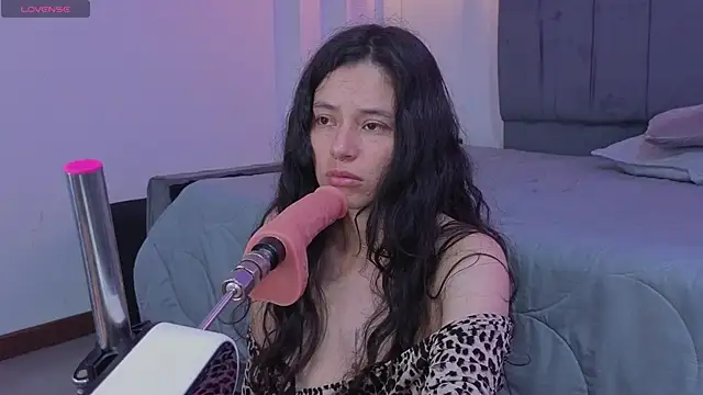Samantha bloww1 online show from April 28, 3:44 am