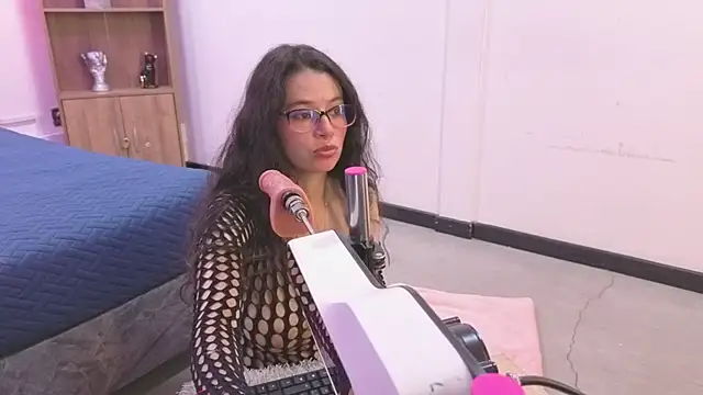 Samantha bloww1 online show from April 22, 3:46 am