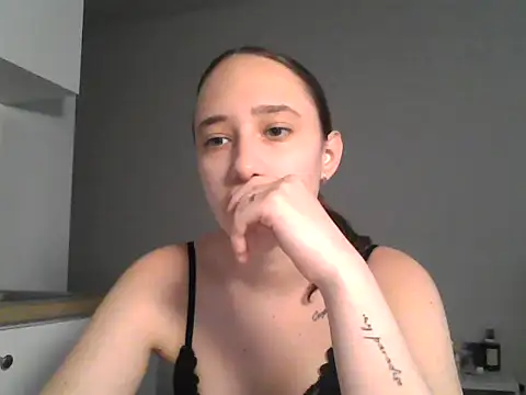 Snapshot of DarkMirel chatting on June 10, 3:57 pm DarkMirel online show from June 10, 3:57 pm