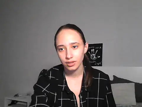 Snapshot of DarkMirel chatting on June 6, 6:46 pm DarkMirel online show from June 6, 6:46 pm