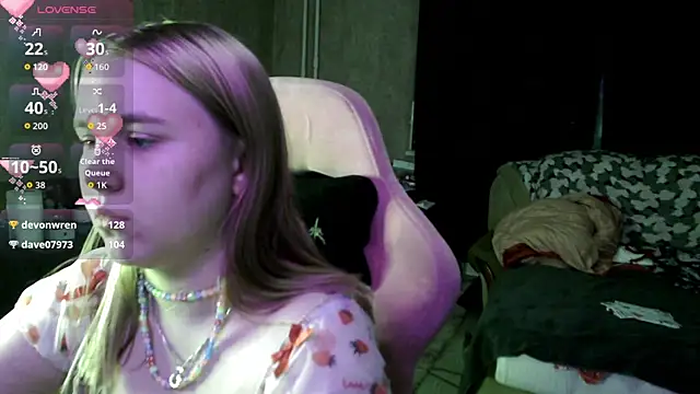 Ariana-May online show from April 16, 9:39 pm