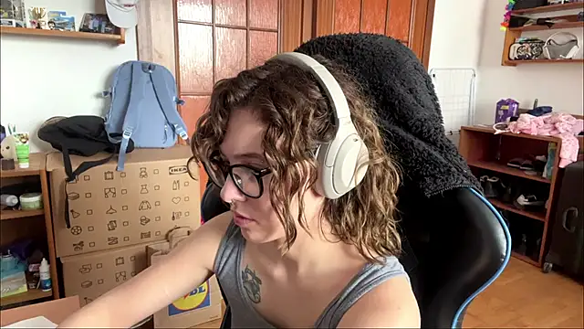 PillowPeachX online show from May 15, 9:18 am