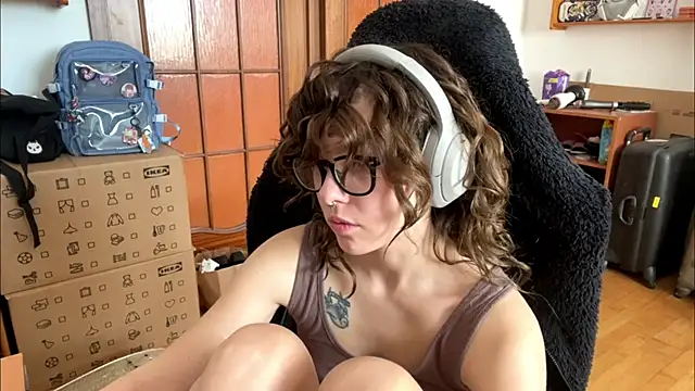 PillowPeachX online show from May 3, 8:52 am