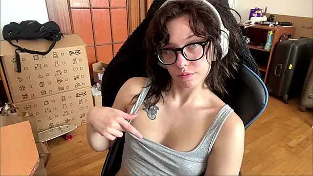 PillowPeachX online show from May 29, 9:48 am