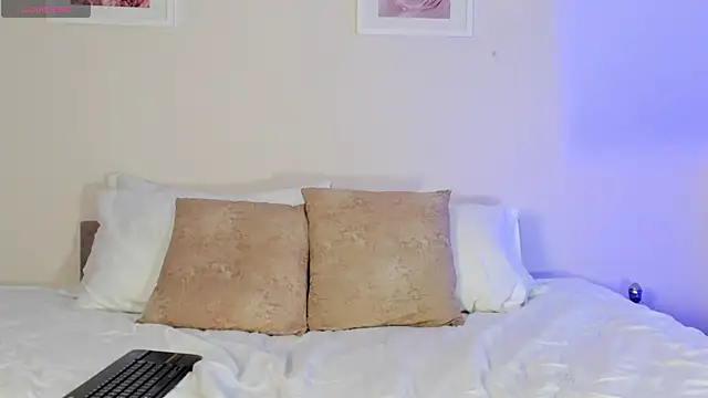 EmmaWilliammss online show from April 30, 8:57 pm