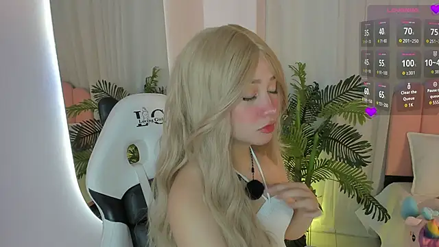 Snapshot of sweett_fire chatting on May 6, 5:28 pm sweett fire online show from May 6, 5:28 pm