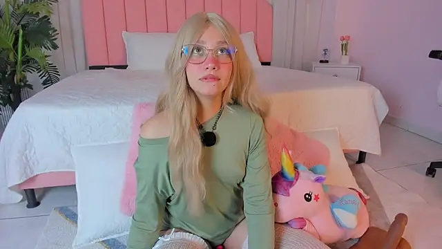 Snapshot of sweett_fire chatting on May 16, 5:56 pm sweett fire online show from May 16, 5:56 pm