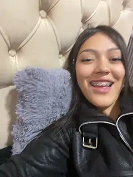 Snapshot of thalia_ec chatting on July 6, 1:40 pm thalia ec online show from July 6, 1:40 pm