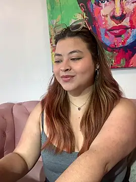 ZoeBennett Pink online show from April 15, 5:39 pm