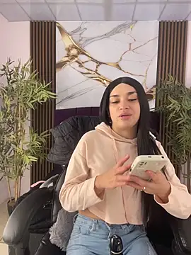 Snapshot of lia_ec chatting on May 6, 12:20 pm lia ec online show from May 6, 12:20 pm