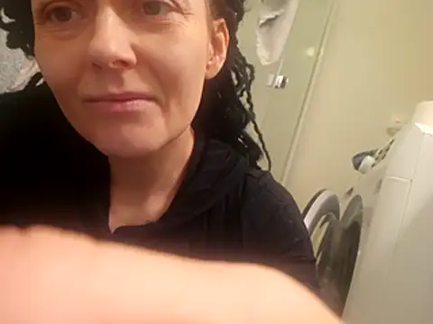 shyhornymommy online show from April 13, 9:41 pm