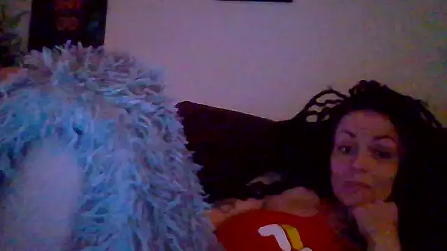 shyhornymommy online show from April 18, 12:35 am
