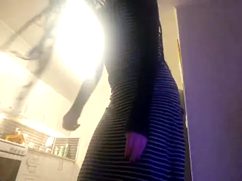 shyhornymommy online show from April 15, 10:43 pm