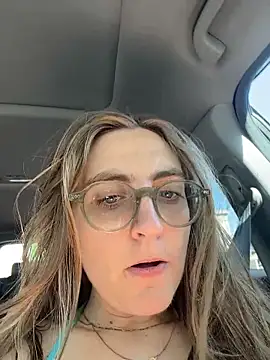 prettykitttty online show from April 17, 7:38 pm