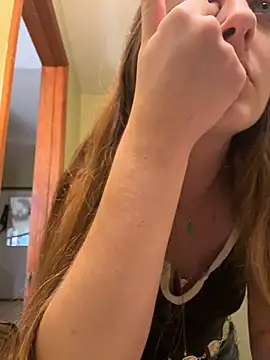 prettykitttty online show from April 16, 9:37 pm