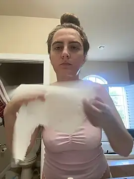 Snapshot of prettykitttty chatting on June 20, 1:27 pm prettykitttty online show from June 20, 1:27 pm