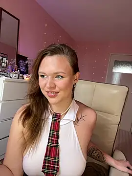 Snapshot of SweetLikaaa chatting on June 11, 3:20 pm SweetLikaaa online show from June 11, 3:20 pm