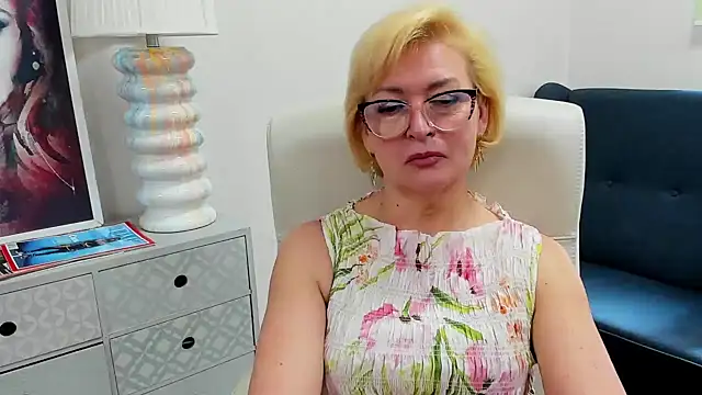 luna xfantasy online show from May 26, 6:33 am