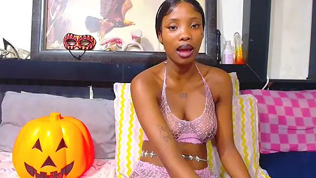 YoungBarbiexx online show from May 31, 7:25 pm
