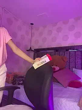 Alahia pink  online show from April 17, 5:10 am