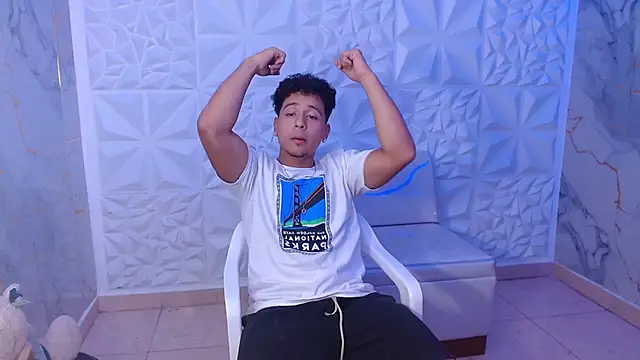 goldenjyj online show from April 14, 2:33 pm