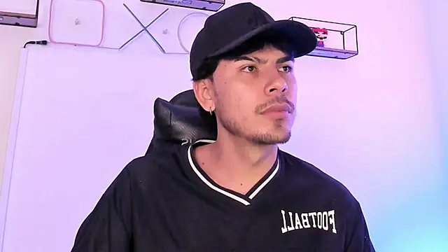 Izack 01 online show from April 15, 4:44 pm