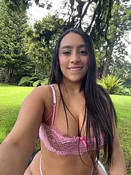 JuliettaGmz online show from May 4, 3:15 pm