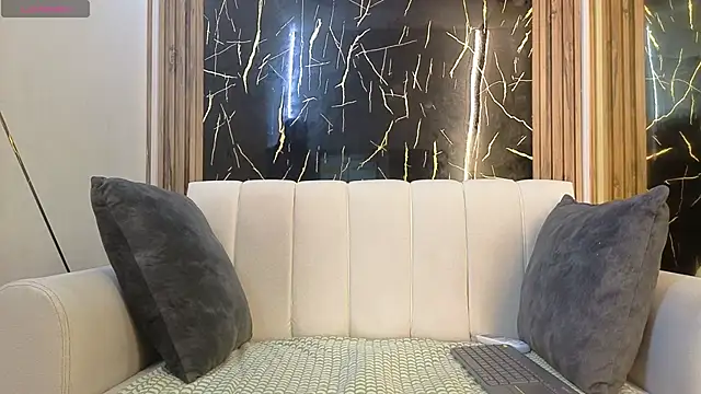 Julianas pm online show from April 15, 5:28 pm